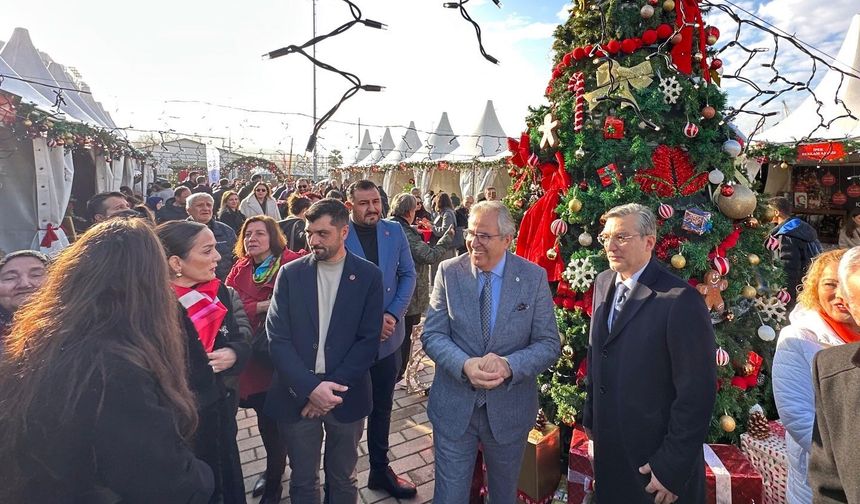 Bandırma’da Yılbaşı Coşkusu Başladı! Yılbaşı Pazarı Kapılarını Açtı