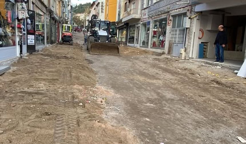 Hitay Caddesi’nde Kaldırım Dolgu Çalışmaları Başladı