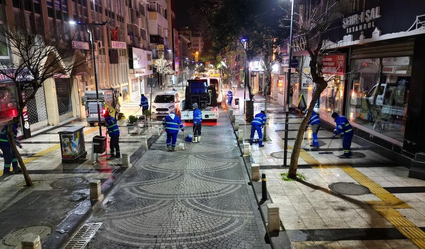 Yeni Yıla Tertemiz Bir Bandırma: Temizlik Çalışmaları Tüm Hızıyla Devam Ediyor