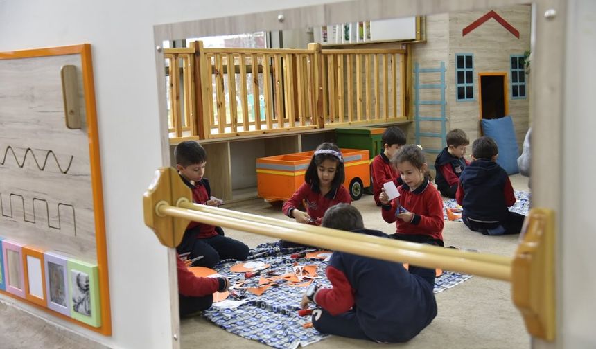 Dursunbey’de Çocuk Kütüphanesinde Eğlenceli ve Öğretici Etkinlikler Sürüyor