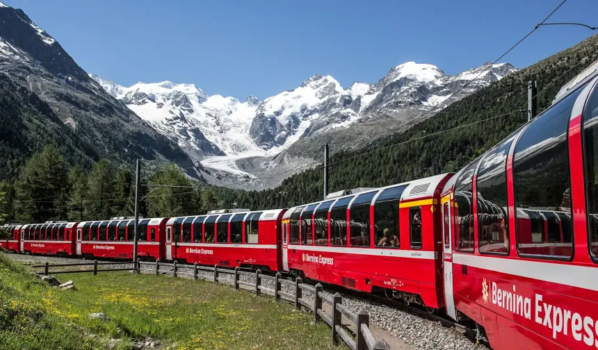 Bernina Ekspresi — Alp’lerin kırmızı panoramasıyla yapılan rüya gibi bir tren tatili
