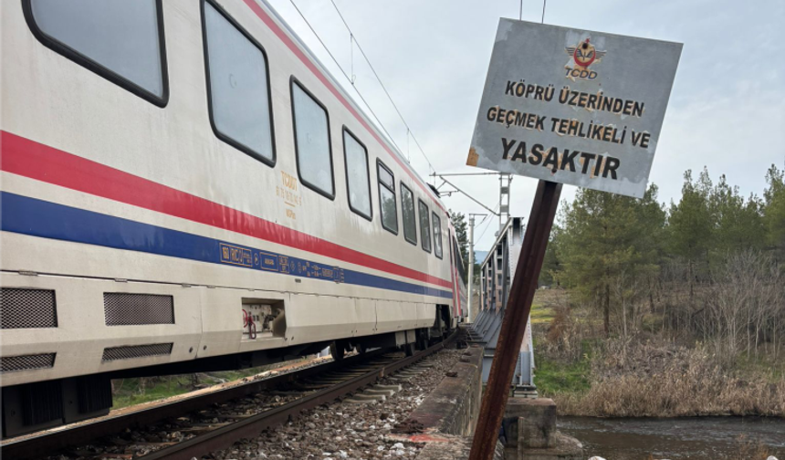Dursunbey’de Tren Kazası: 79 Yaşındaki Adam Hayatını Kaybetti
