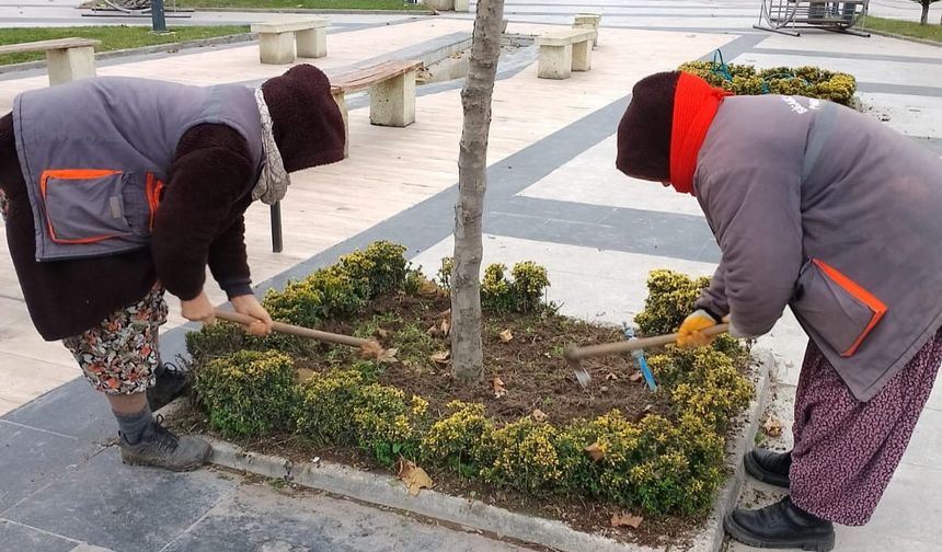 Bigadiç’te Çiçeklendirme Çalışmalarıyla İlçe Renkleniyor