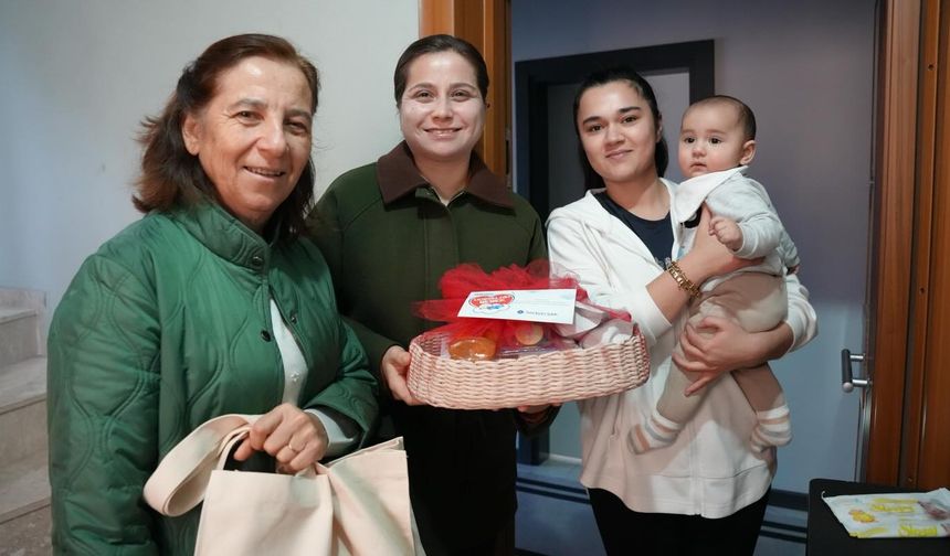 Sındırgı’da Yenidoğan Bebekler Ziyaret Edildi