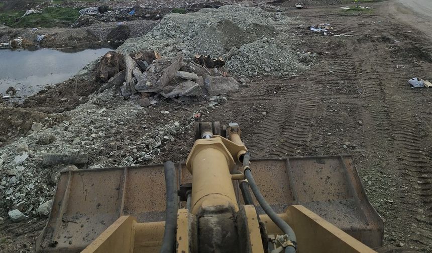 Bigadiç’te Kırsal Mahallelerde Arazi Temizlik Çalışmaları Sürüyor