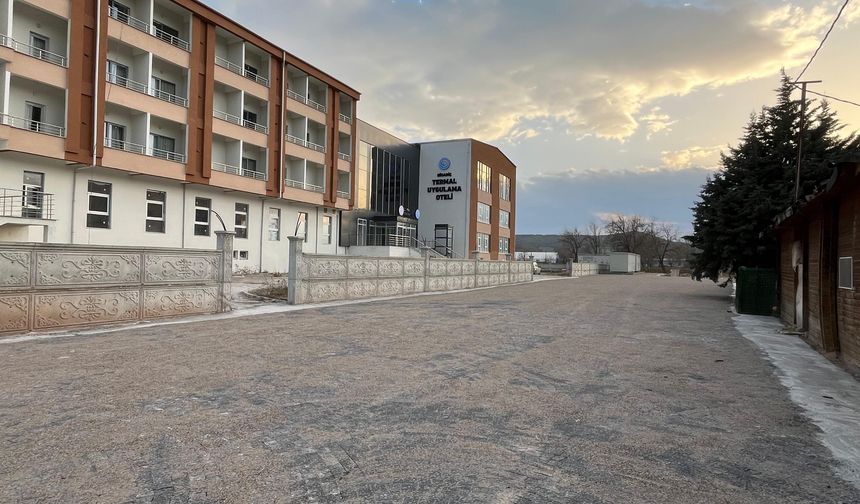 Bigadiç’te Uygulama Oteli ile Hera Termal Arasında Taş Döşeme Çalışması Tamamlandı