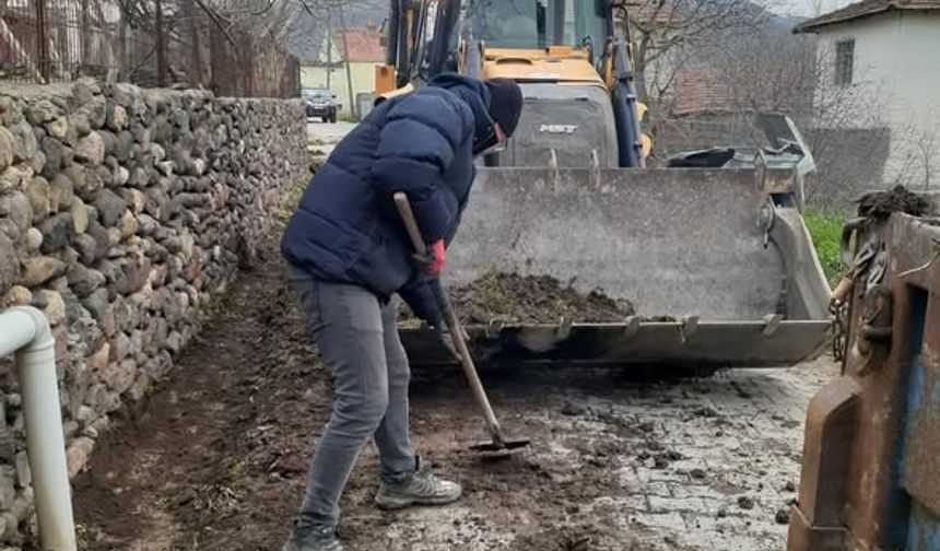 Bigadiç’te Altyapı Çalışmaları Sürüyor: Bekirler Mahallesi’nde Baskı Onarımı Yapılıyor