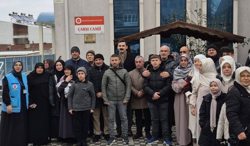 Manyas’ta Umre Yolculuğu: 36 Vatandaş Kutsal Topraklara Uğurlandı