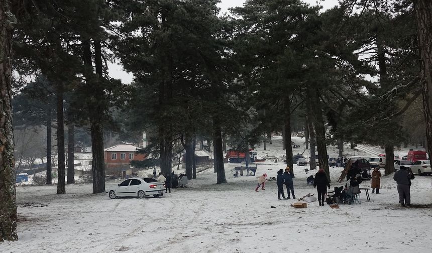Edremit Körfezi Kazdağları’na Akın Etti! Hanlar Mevkisinde Kar Festivali Havası!