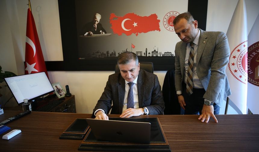 Balıkesir Başsavcısı Akın'dan "Yılın Kareleri" Mesaisi! Gazze'den Mavi Vatan'a İşte Tercih Ettiği O Fotoğraflar