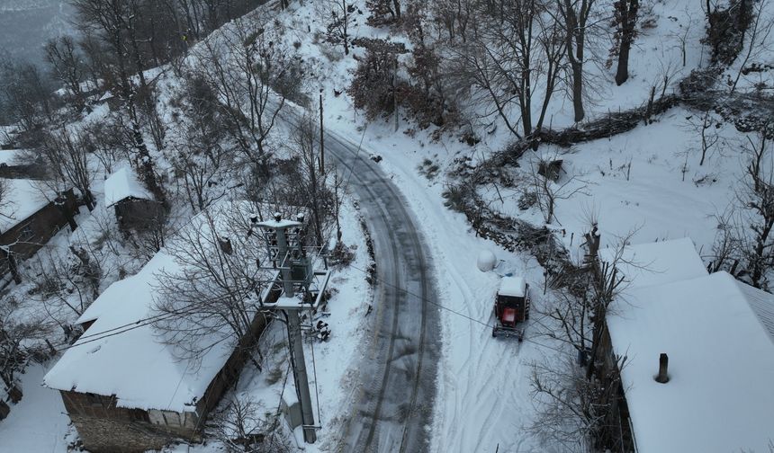 Balıkesir'de karla mücadele seferberliği.. Ekipler 7/24 sahada