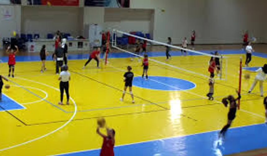 Burhaniye’de Yıldız Kızlar Voleybol Turnuvası Heyecanı Başlıyor