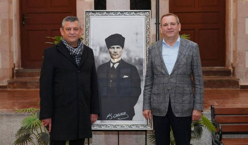 Ayvalık’ta Yeni Yıl Zirvesi: CHP Lideri Özel’den Başkan Ergin’e Tam Destek