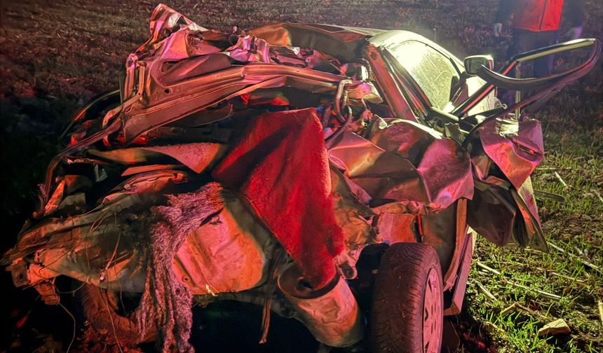 Balıkesir Edremit Yolunda Feci Kaza! 2 Kişi Ağır Yaralandı!