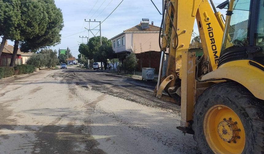 Manyas’ta Yol Çalışmaları Sürüyor: Kızıksa Mahallesi’nde Asfalt Mesaisi