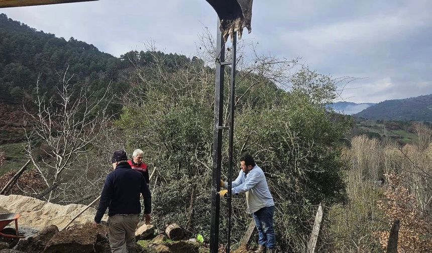 İvrindi’de Mahalle Mahalle Hizmet Seferberliği! Yol, Aşevi ve Çevre Düzenleme Çalışmaları Sürüyor