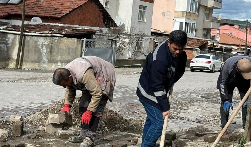 Bigadiç’te Nazif Aksoy Caddesi’nde Yol Onarımı! Ulaşım Daha Güvenli Hale Geliyor