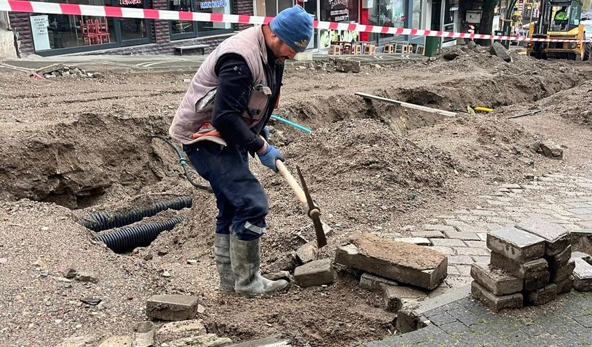Bigadiç Belediye Caddesi Yenileniyor: Sokak Sağlıklaştırma Çalışmaları Sürüyor