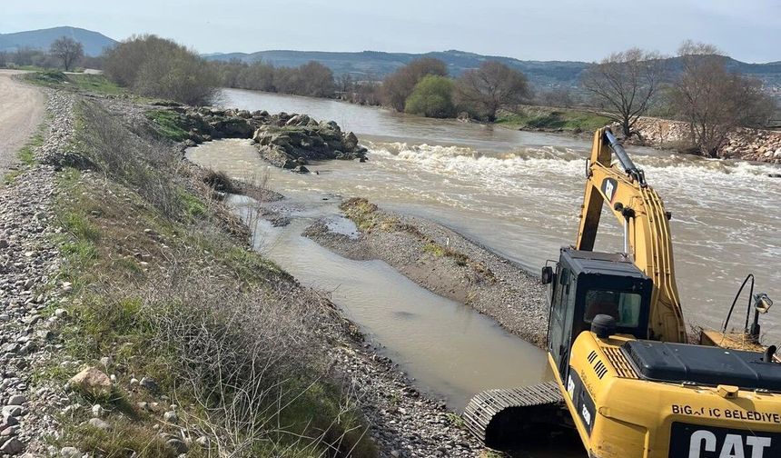 Bigadiç’te Millet Bahçesinde Altyapı Çalışması: Su Yolu Açma İşlemi Başlatıldı