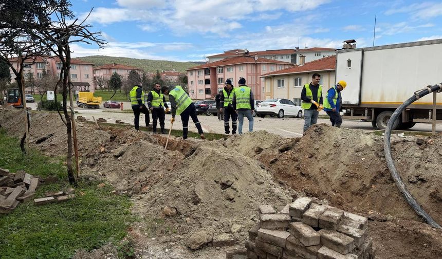 Manyas Toki Konutları’nda Su Hattı Yenileniyor: 1000 Metrelik Hat Aralıksız Çalışılıyor