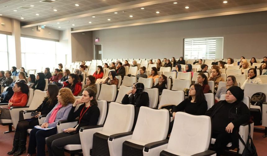 Balıkesir’de Bağışıklama Eğitimi Düzenlendi: Aile Sağlığı Çalışanları Güncel Bilgilerle Donatıldı