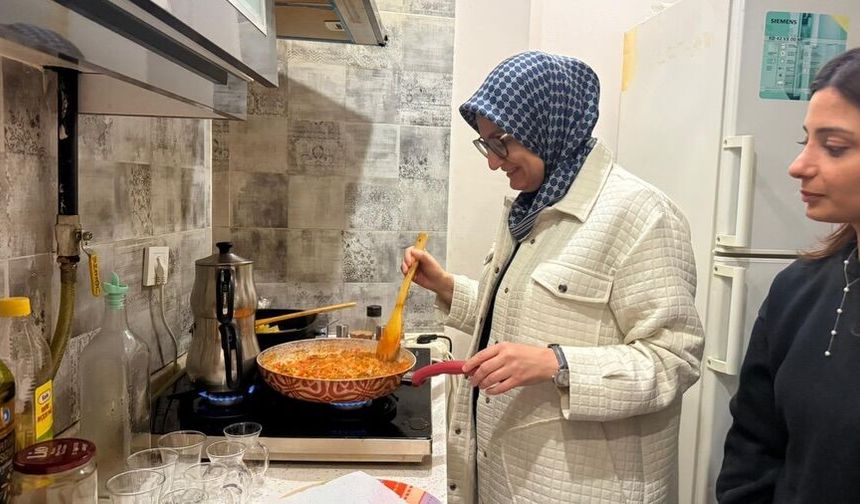 Menemene anne eli değdi! Belgin Uygur'dan menemen performansı