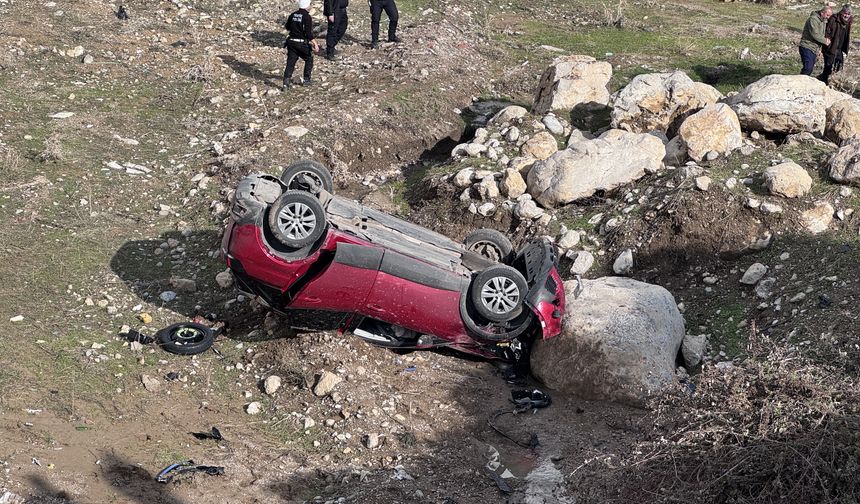 Şırnak'ta Korkunç Kaza! AraçŞarampole Devrildi: 19 Yaşındaki Sürücü İçin Kritik Bekleyiş!