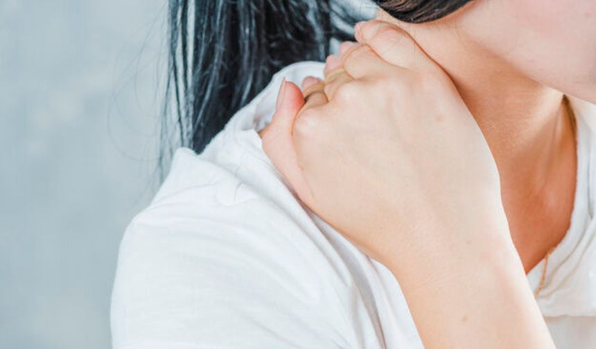 Ense Hörgücü Omurgayı Zorluyor, Ağrıyı Kalıcı Hale Getiriyor