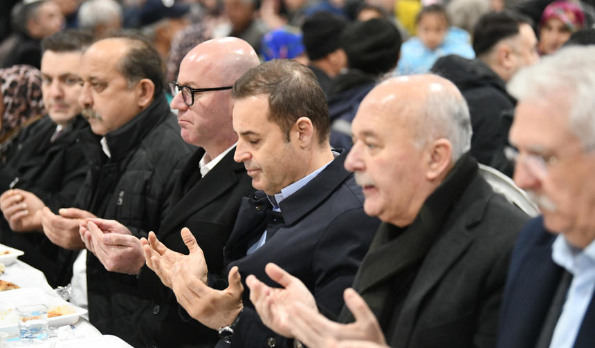 Büyükşehir'in iftar sofrası bu kez Dursunbey'de kuruldu