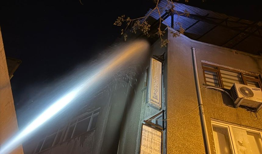 Balıkesir Edremit'te Korkutan Yangın! İşletme Bacası Alev Aldı!