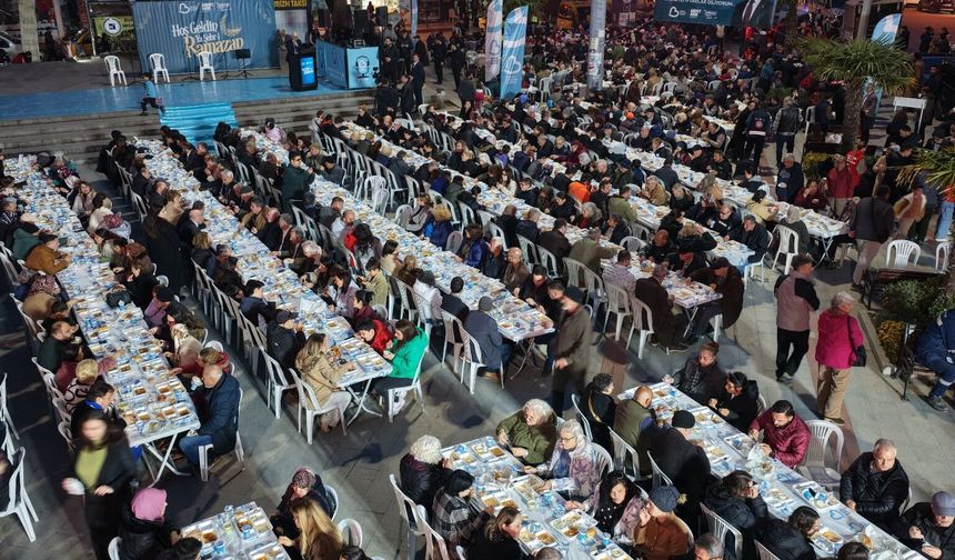 Büyükşehir'in iftar sofra bu kez Burhaniye'de kuruldu