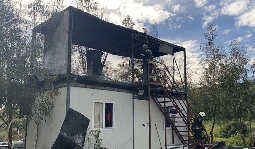 Bodrum'da Korkutan Konteyner Yangını: İtfaiye Müdahale Etti