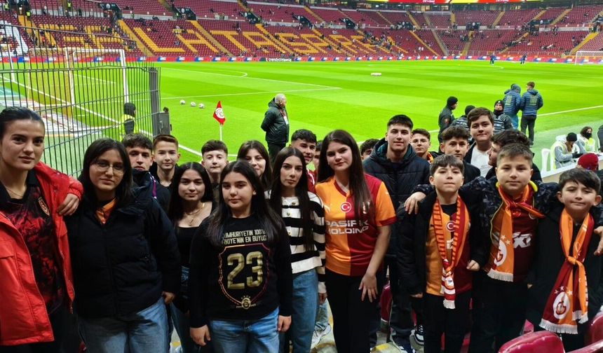 Sındırgılı Çocuklar İstanbul’da Dev Maçı İzledi, Galatasaray Müzesi’ni Gezdi