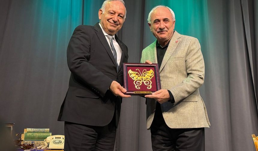 Bandırma’da Nurullah Genç Rüzgarı: "Taşları Yerinden Oynat" Söyleşisi Büyük İlgi Gördü