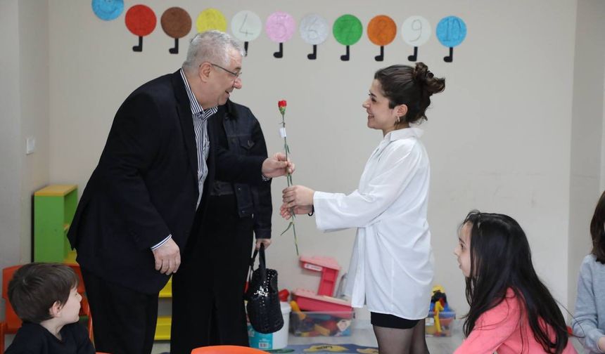 Edremit Belediye Başkanı Mehmet Ertaş’tan 8 Mart’ta Anlamlı Ziyaret: "Gelecek Bilimle Şekillenecek"