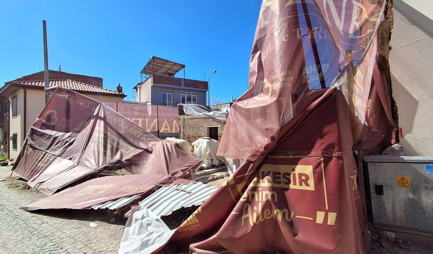 Emanet çöktü! Rektorasyon başlamadan bitti...