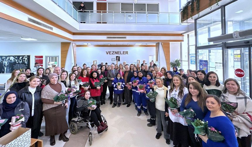 Bandırma Belediyesi’nde 8 Mart Kutlaması: Kadın Personelden Anlamlı Hatıra