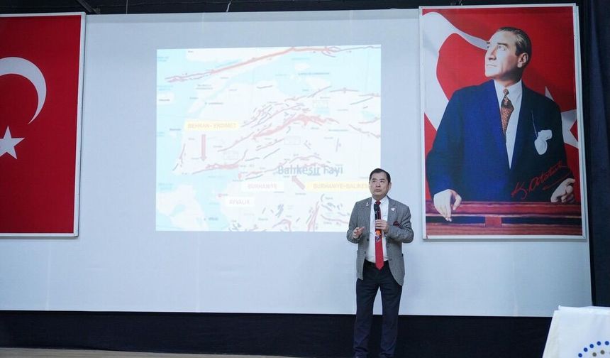 Ayvalık’ta Deprem Konferansı: Yoshinori Moriwaki Yapı Güvenliğine Dikkat Çekti