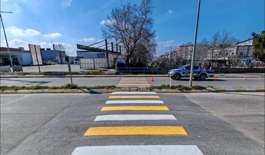 Erdek’te Yaya Geçitleri Yenilendi: Görünürlük ve Güvenlik Artırıldı