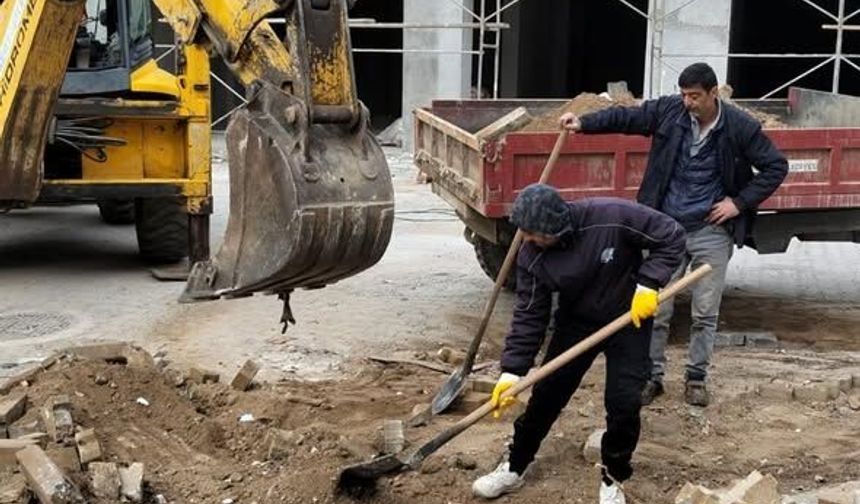 Edremit Kadıköy’de yol yapım çalışmaları sürüyor! BASKİ sonrası ekipler sahada