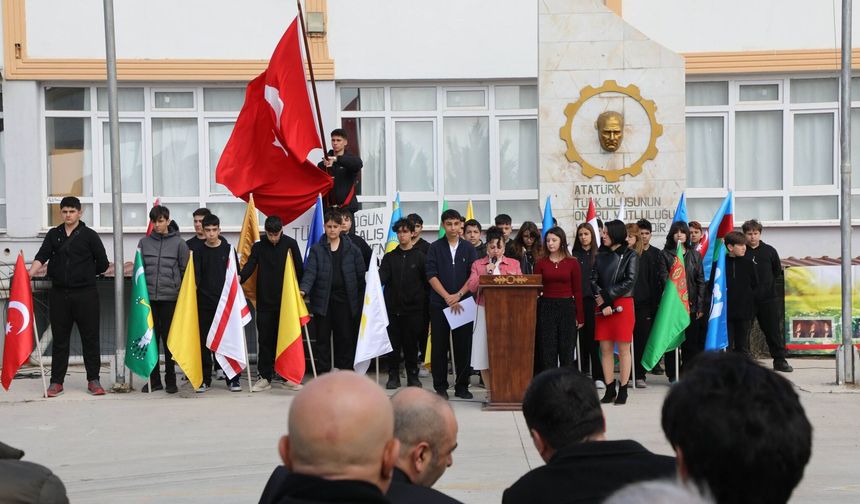 Edremit’te Nevruz Coşkusu! Protokol ve Öğrenciler Türk Dünyası Haftası’nda Buluştu