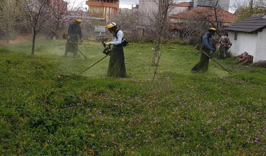 Bigadiç’te halk sağlığı için hummalı çalışma! İlaçlama ve temizlik ekipleri sahada