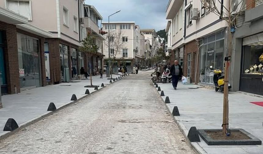 Hitay Caddesi’nde Yaya Güvenliği Artıyor: Sokak Sağlıklaştırma Çalışmalarında Yeni Adım