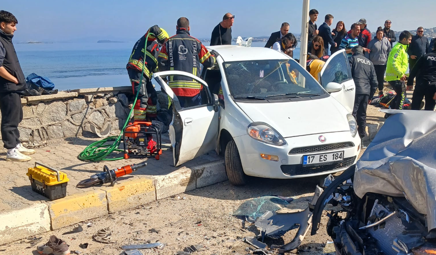 Ayvalık'ta Feci Kaza! Lale Adası Yolunda Araçlar Çarpıştı! Çok Sayıda Yaralı Var!