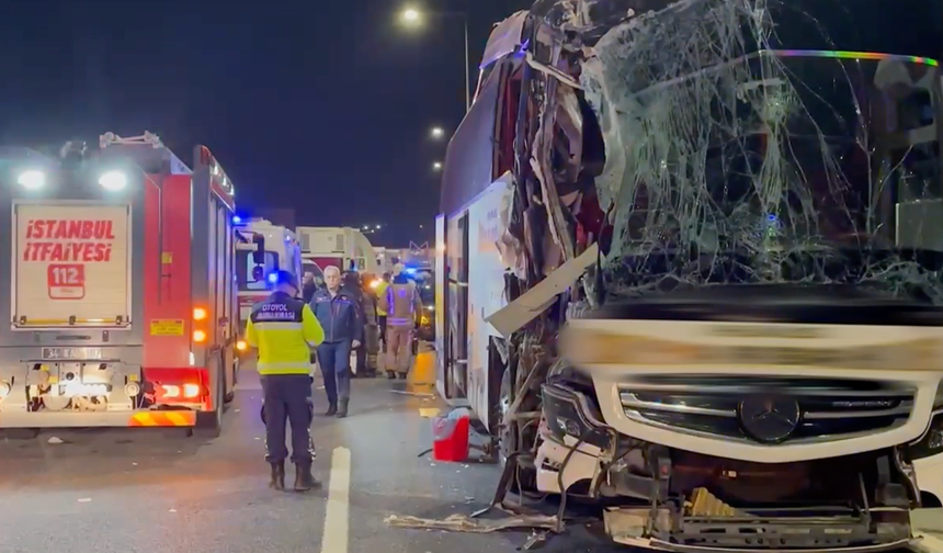 İstanbul Kuzey Marmara Otoyolu'nda Can Pazarı! Yolcu Otobüsü Tıra Arkadan Çarptı: Çok Sayıda Yaralı Var!