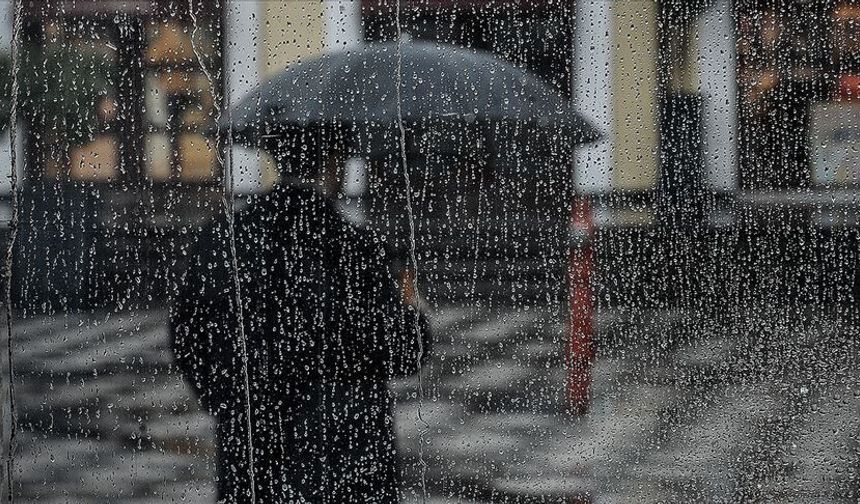 Sakarya'yı Şiddetli Yağış Vurdu! Dereler Taştı, Araçlar Suda Mahsur Kaldı: Valilikten Çok Kuvvetli Yağış Uyarısı!
