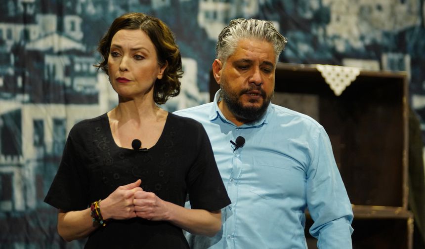 Ayvalık'ta duygu dolu bir tiyatro sahnesi: Seni alırsa fırtına