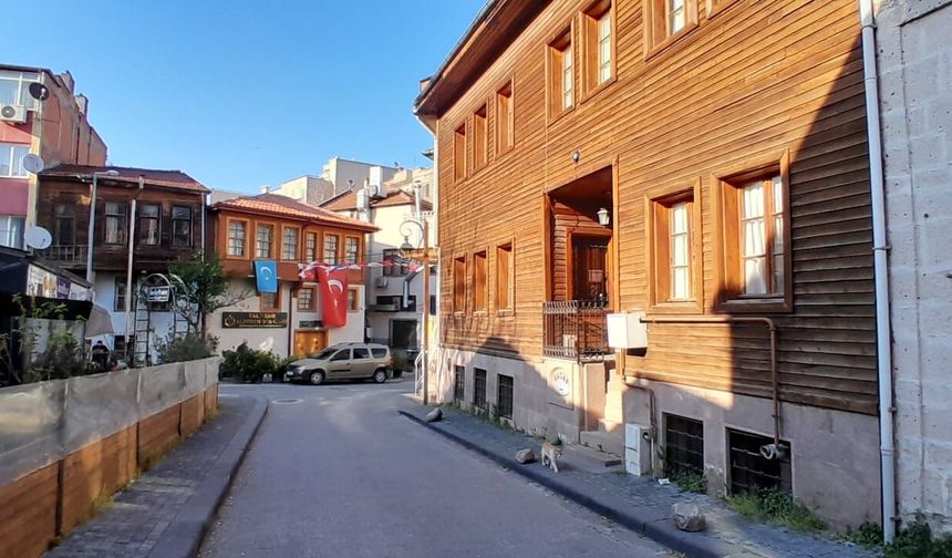 HEM YARIM KALDI, HEM TARİHİ YAPI TAHRİP EDİLDİ!