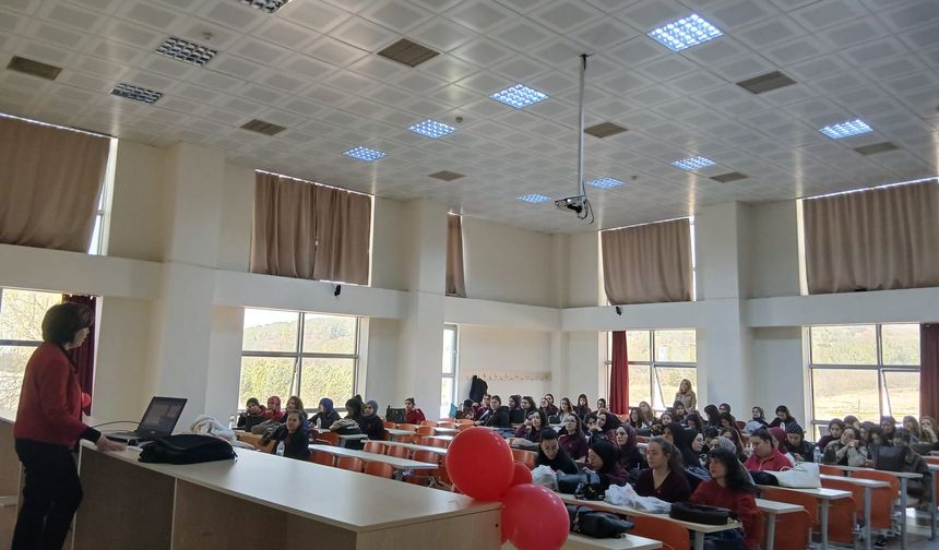 BAÜN’den Kırmızı Işıklı Farkındalık: Ebelik Öğrencileri Otizme Dikkat Çekti!