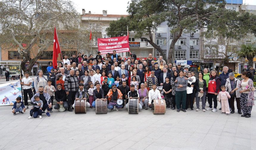 Burhaniye’de 8 Nisan Coşkusu: Dünya Romanlar Günü Renkli Görüntülerle Kutlandı!